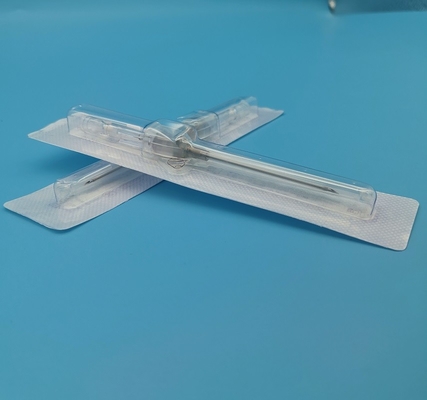 22G Bulle profonde de sécurité de l'IV.Cathéter Cannula avec petites ailes CE ISO pour les cliniques de beauté Classe III Instrument de classification